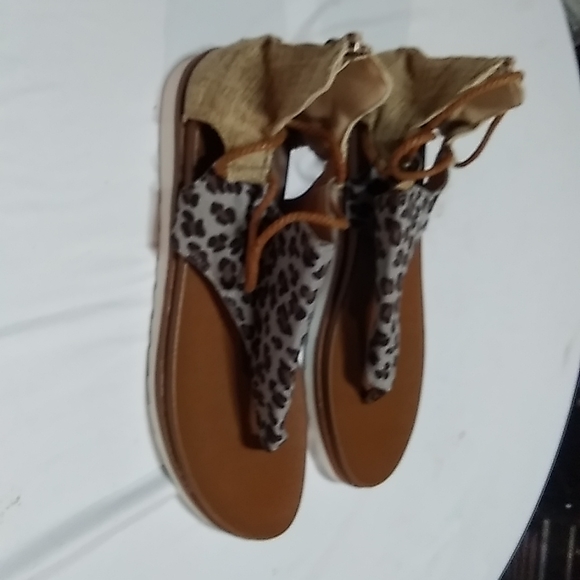 Women's Sandals size 7.5/8 - Picture 2 of 3